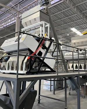Plastic color sorters in Brazil